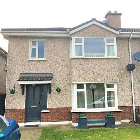 Modern 4 Bed House. Holiday home